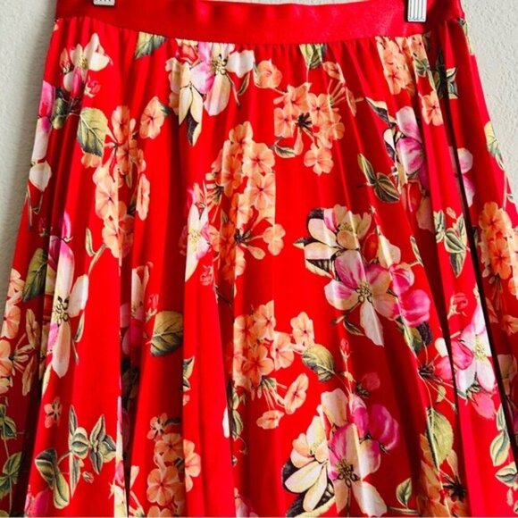 Express Red Floral Pleated Elastic Waist Mini Skirt, Size Medium - Picture 4 of 9
